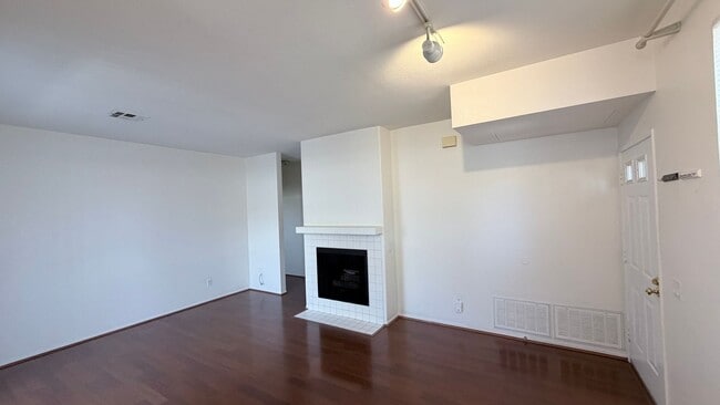Building Photo - 10878 Sabre Hill Dr
