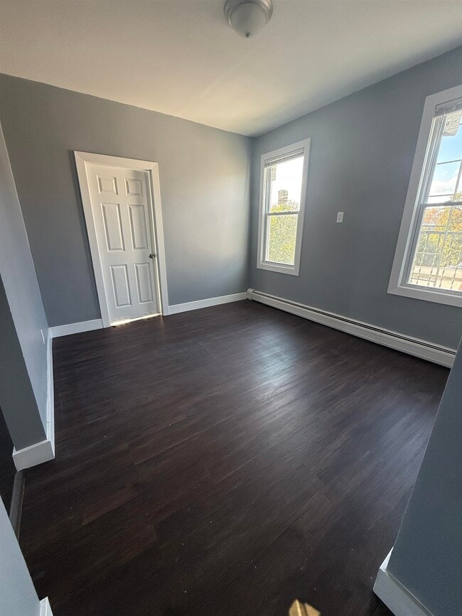 Foto del edificio - 205 Duncan Ave