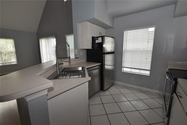 Foto del edificio - 9320 Lake Chase Island Way