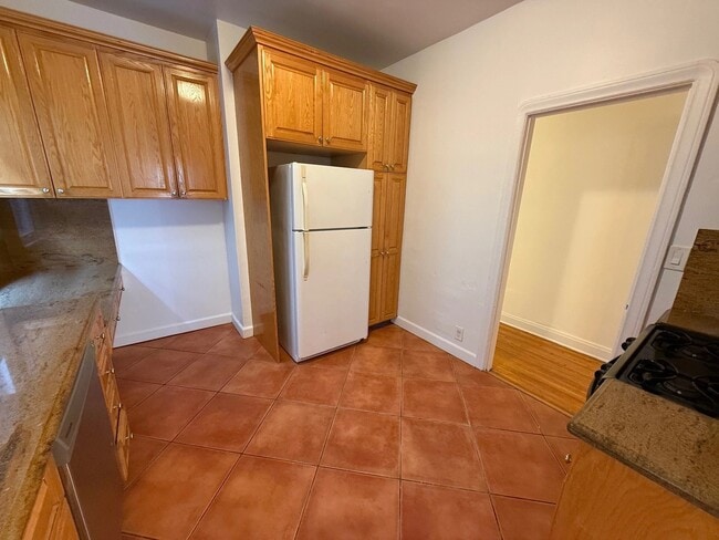 Building Photo - 339 N Orange Dr