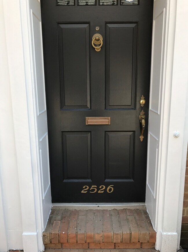 Building Photo - 2526 Queen Annes Ln NW