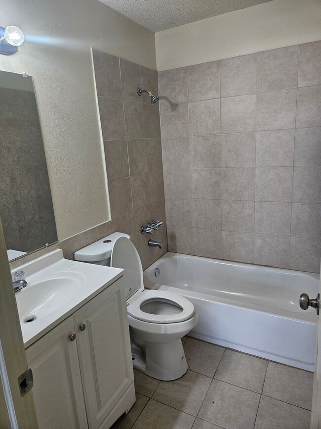 Building Photo - 3/2 DUPLEX
