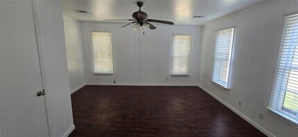 Building Photo - 2266 Young Rd