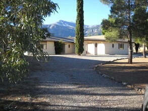 Building Photo - 3618 E Shawnee Dr
