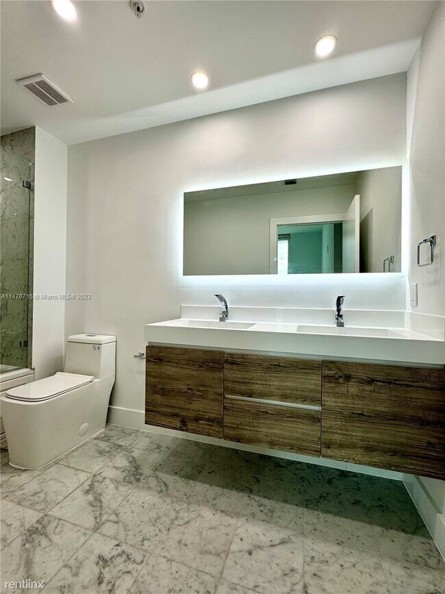 Foto del edificio - 2 br, 2 bath Condo - 31 SE 5th St Apt 4214...