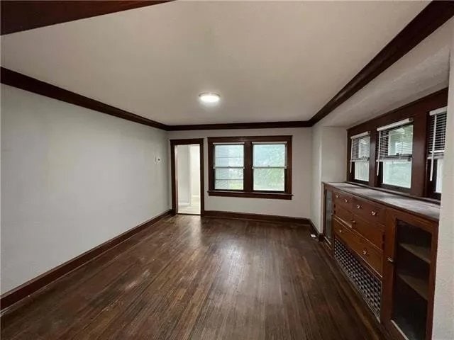 Building Photo - 315 N Chelsea Ave
