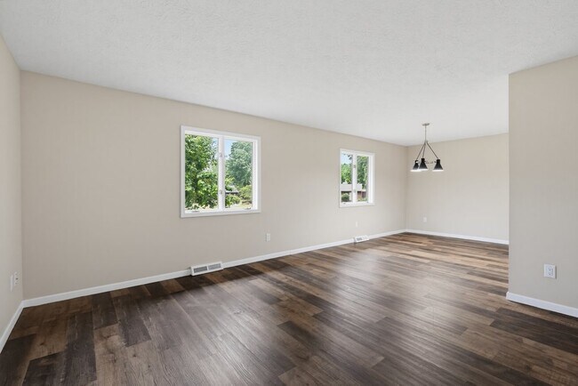 Foto del edificio - 5460 Echodell Ave NW