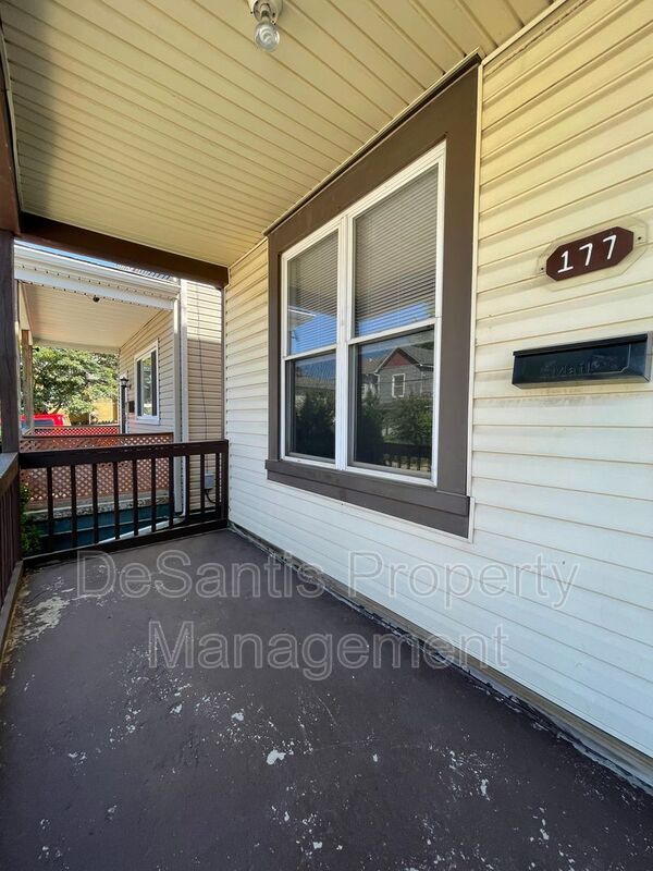Building Photo - 177 Frank St