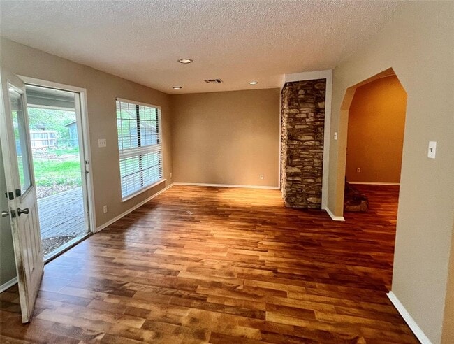 Building Photo - 2403 La Rochelle Dr