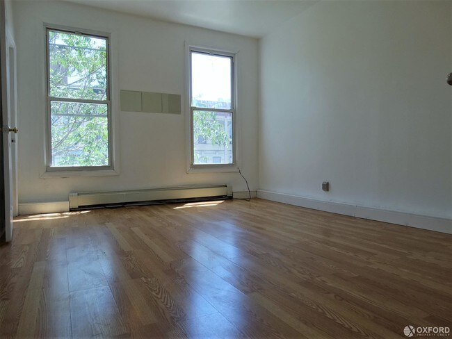 Building Photo - 155 Pulaski Street