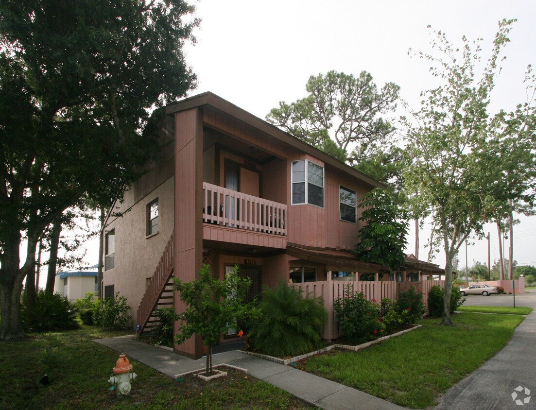 57755779 Summer Side Ln, Sarasota, FL 34231 Apartments in Sarasota