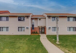 Building Photo - 3800 Bayside Dr