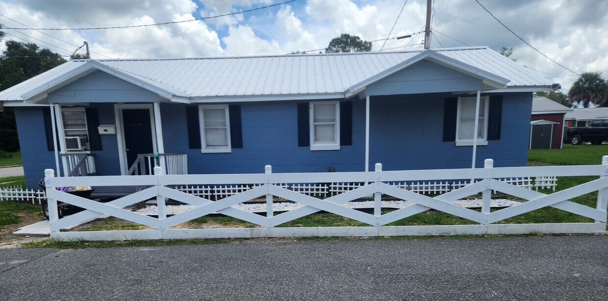 Foto principal - 278 NE Trinity Pl