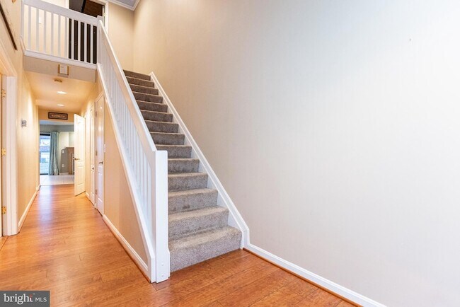 Building Photo - 45d Queen Neva Ct