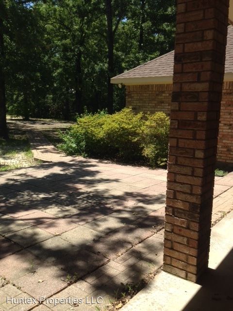 Building Photo - 2217 Hideaway Ln