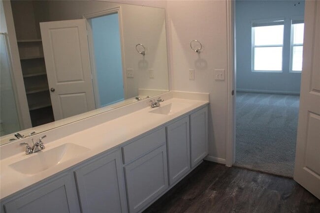 Foto del edificio - 115 Eagle Lake Dr