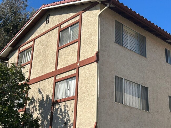 Foto del edificio - Coming Soon!! Spacious condo at Ascot Park Villas!!!