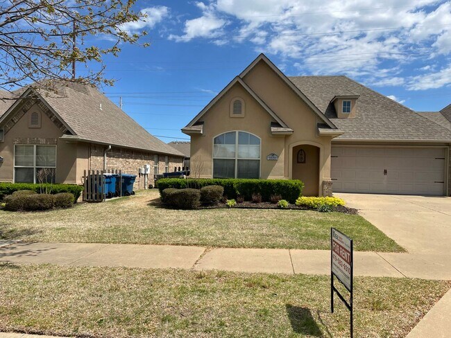 Building Photo - Welcome Home: Your Bentonville Oasis Awaits!