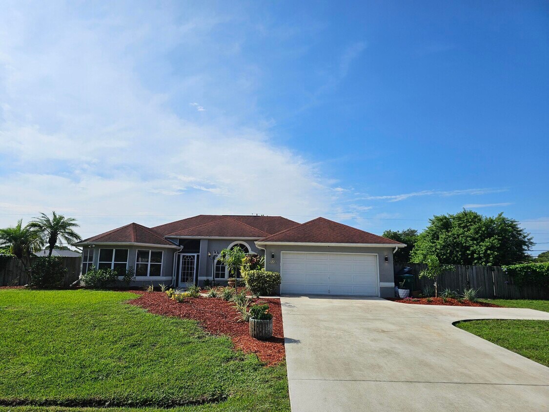 Primary Photo - 1358 SW Del Rio Blvd