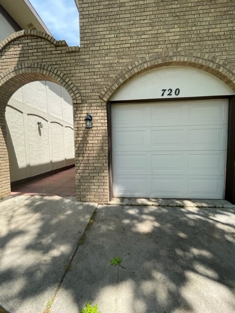 Primary Photo - 732 S Eastern Ave