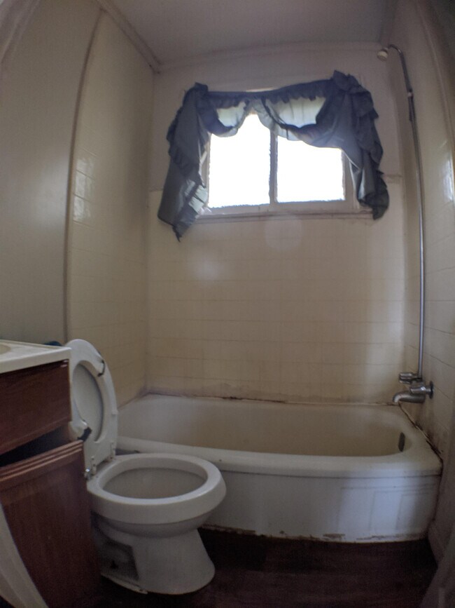 Building Photo - 208 Dixie Dr