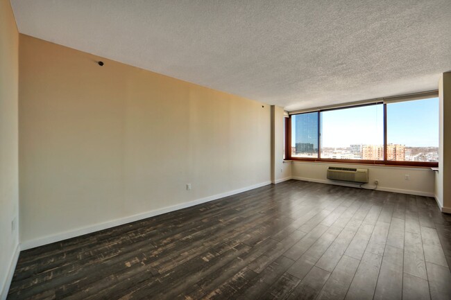 Building Photo - 100 Old Palisade Rd