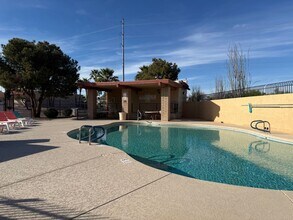 Building Photo - 2533 E Wagoner Rd