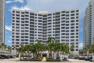 Building Photo - 3505 S Ocean Dr