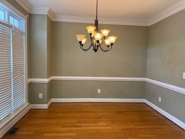 Building Photo - Beautiful Home in River Bluffs