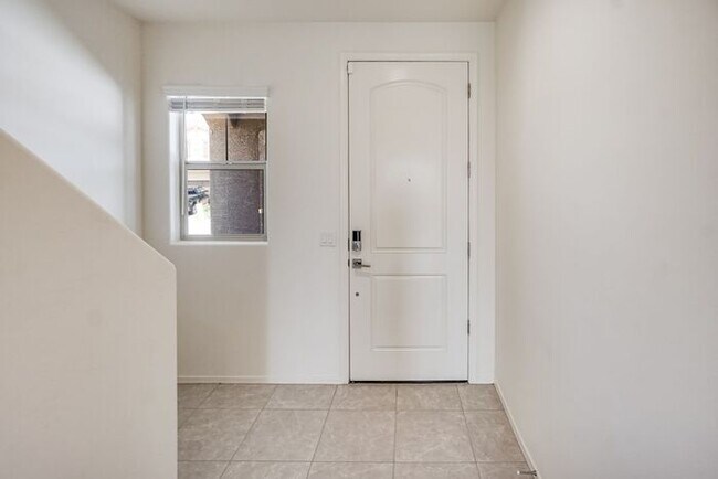 Building Photo - PENDING/RENTED - Rancho Del Lago Reserves