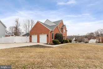 Building Photo - 6910 Governors Grant Ln