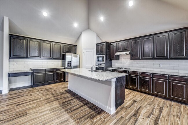 Foto del edificio - Immaculate 2-Story Home in the Hills of Windridge – Fort Worth!