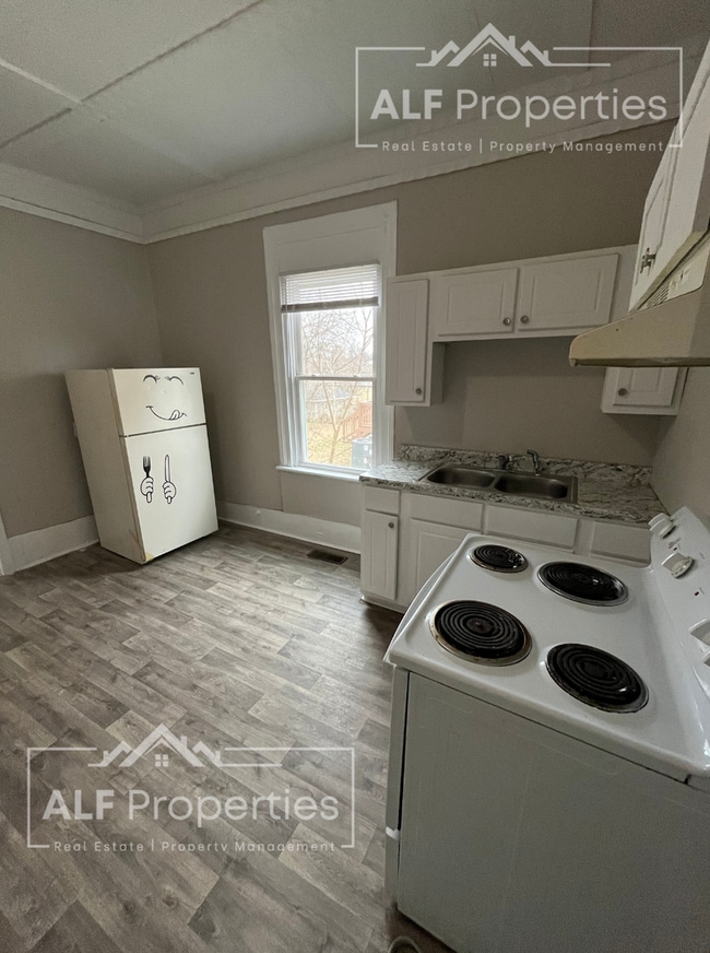 Building Photo - Charming 2-bedroom, 1-bath home in the Heart of Downtown