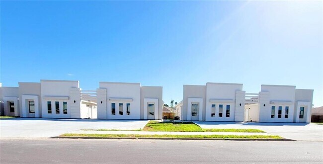 Building Photo - 3815 Las Vistas Ln