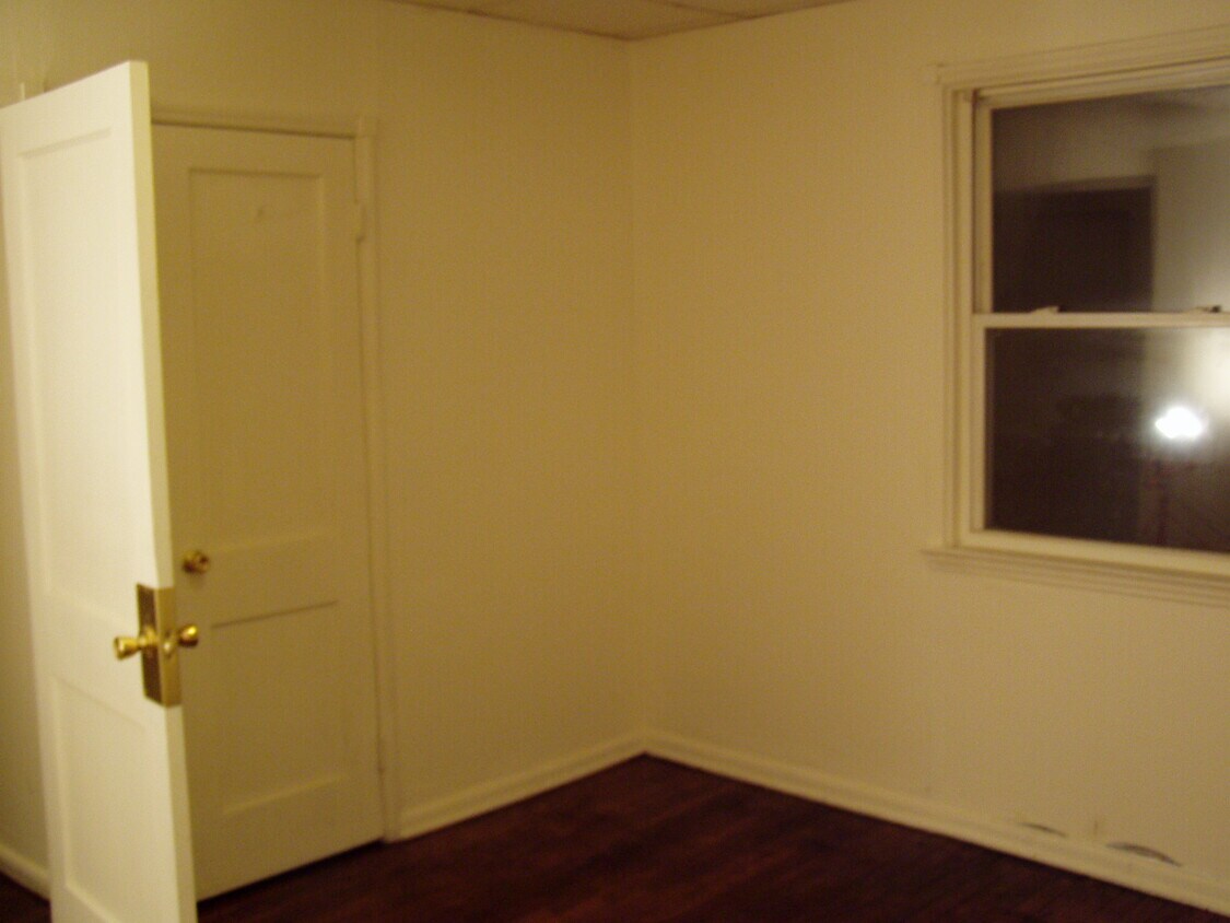 Building Photo - 603 Maude Ave