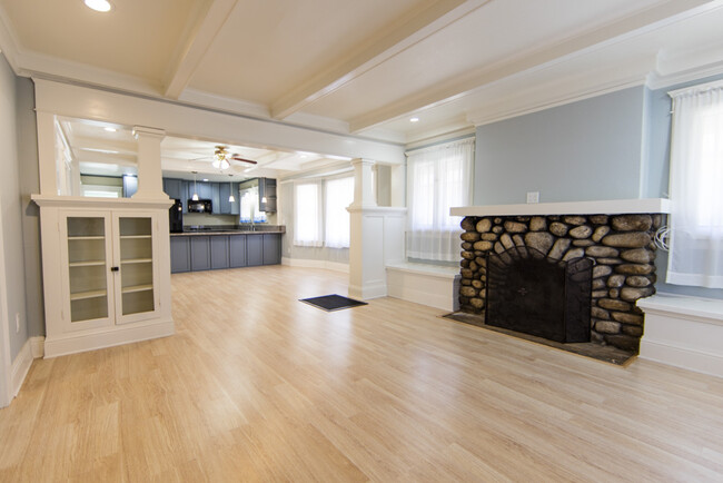 Living room from front door with view of dining area and kitchen - 4627 S Wilton Plz