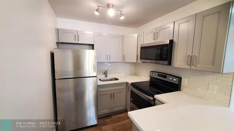 Primary Photo - 1133 NE 16th Pl