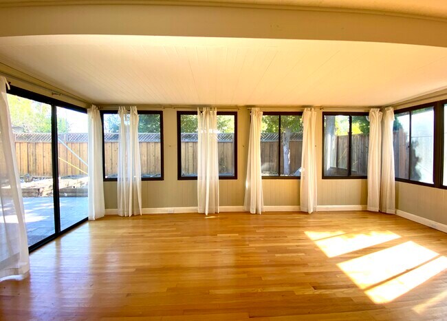 Foto del edificio - 4936 Paseo Olivos