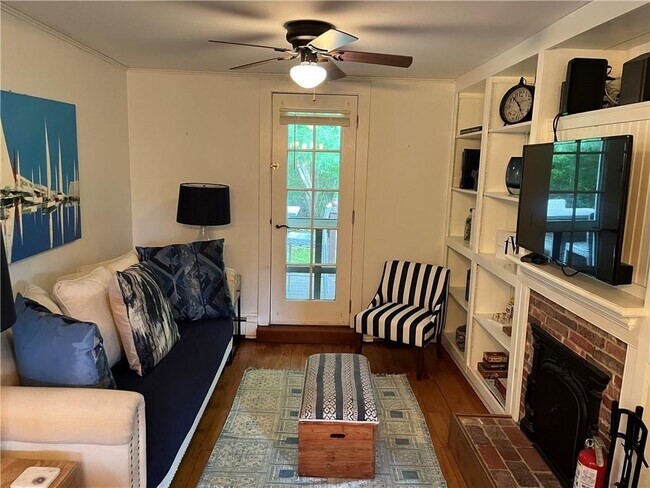 Foto del edificio - 381 3rd Beach Rd