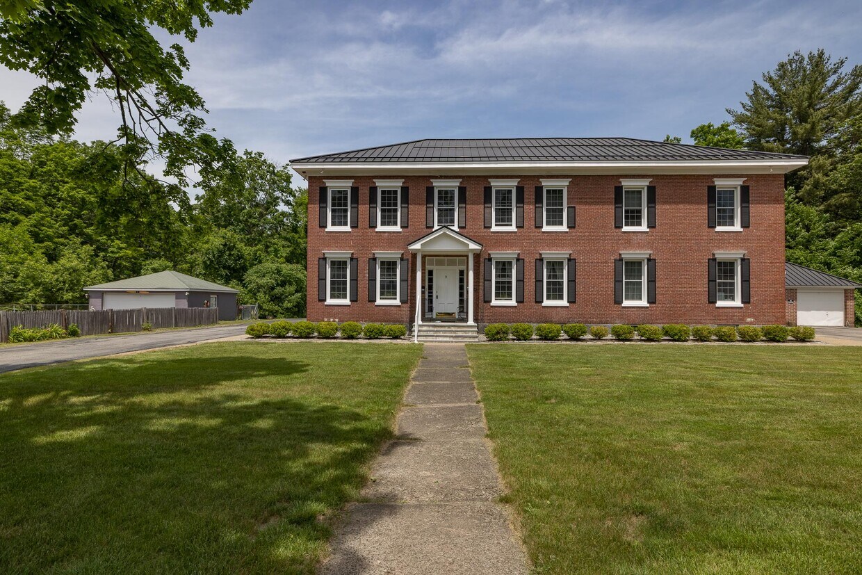 9 Forest St Unit 3, Exeter, NH 03833 Apartments in Exeter, NH