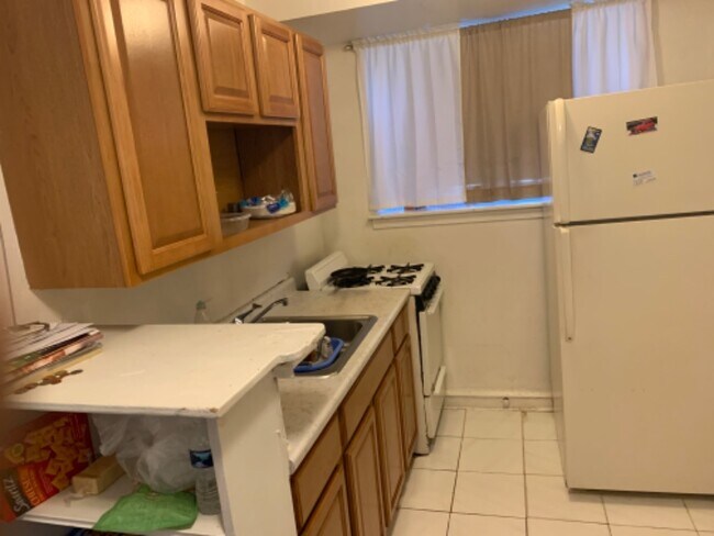 Building Photo - 500 N Pleasant Pl