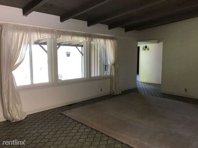 Foto del edificio - 3 br, 2 bath House - 281 Castle Hill Ranch Rd