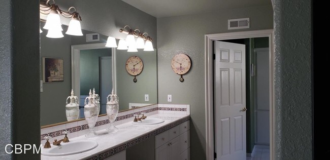 Building Photo - 4 br, 3 bath House - 5454 Forest Cove