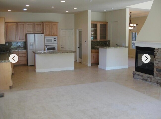 Building Photo - 3520 Painted Vista Dr