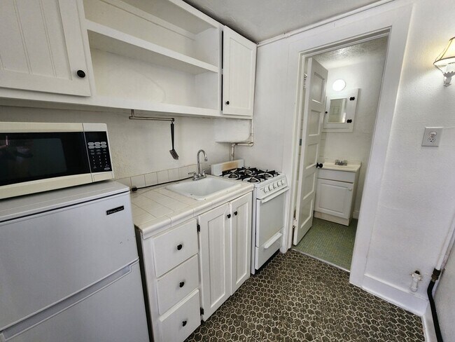 Foto del edificio - 679 E 2nd Ave