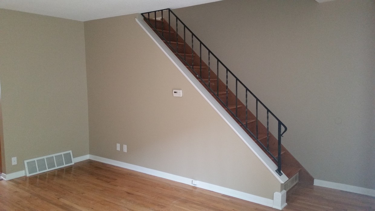 Staircase - Sutton Court Townhomes