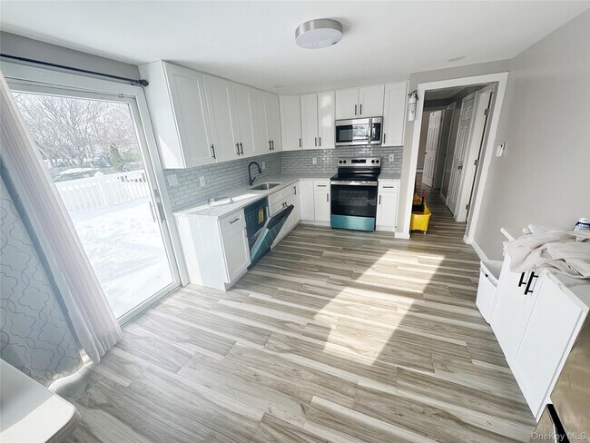 Building Photo - 15 Mida Ct