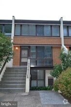 Building Photo - 2310 S Quincy St