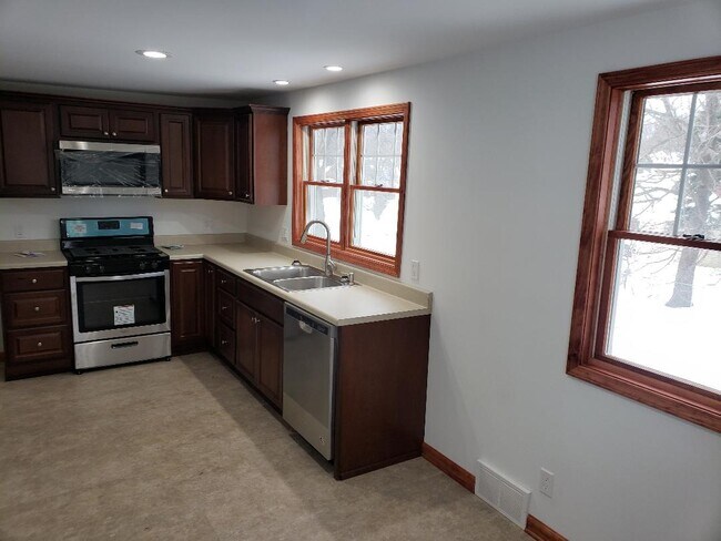 kitchen - 3860 Seneca St