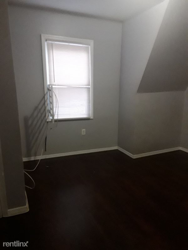 Building Photo - 2 br, 1 bath Townhome - 21 Seymour Ave